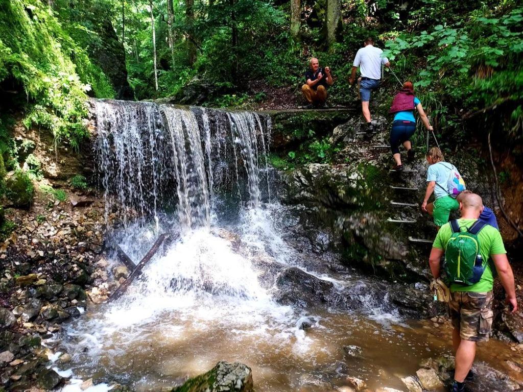 Penzion Zbojnicky Halas Tisovec Bagian luar foto